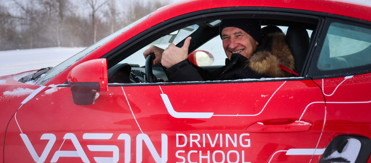 Босс приехал лично протестировать зимнюю программу на новом Porsche Cayman 718